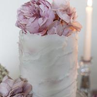Frilled single tier cake