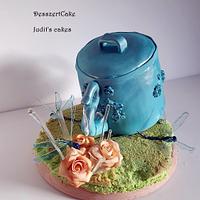 Wateringcan cake with dragonfly and roses