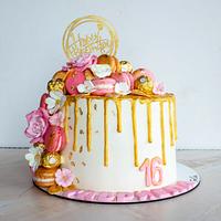 Cake with macaroons