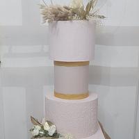 Wedding cake and flowers 