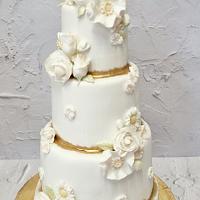 All white weddingcake
