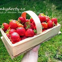 strawberry basket - unbaked cake (cold cake)