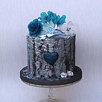 Winter cake with flowers of rice paper