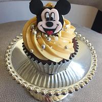 Mickey Mousse Cupcakes