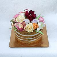 Cake with flowers of wafer paper III