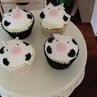 Cow cupcakes