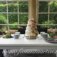 Weddingcake with fresh flowers