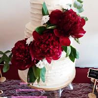 Creamy wedding cake with peonies