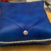 royal pillows cake