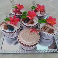 Cupcakes with Frangipani and sea shells ...
