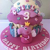 Peppa Pig giant cupcake :)