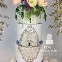 Romantic lock wedding cake 
