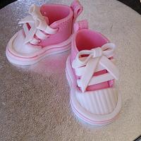 Sugarpaste baby converse shoes