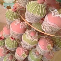 A Vintage Wedding (Birdcage & Cupcakes)