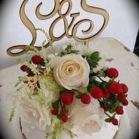 Wedding Cake With Fresh Flowers. 