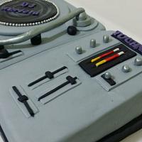 DJ CAKE 