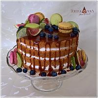 Naked cake with fresh fruits