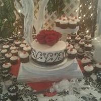 Simple Wedding Cake & Cupcakes