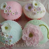 Vintage Flower Cupcakes