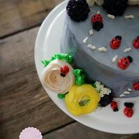 lady bugs butter cream cake