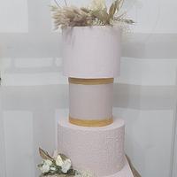 Wedding cake and flowers 