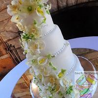 Floral and Ivy Wedding Cake