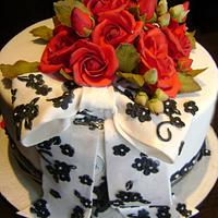 Cake with red roses