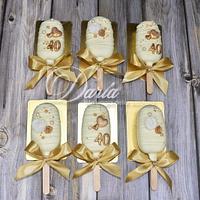 White and gold cakepopsicles