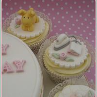 'Favourite Things' Cake & Cupcakes