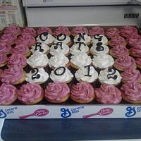  Graduation cake w/ cupcakes