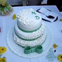 wedding cake daisies