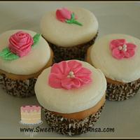 Cupcakes with royal icing flowers