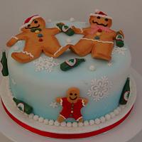 Merry gingerbread men cake 