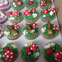 garden theme cake with cupcakes