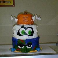 Halloween Cake with real edible Jack-O-Lantern!