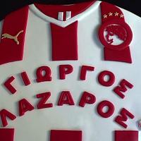 Soccer: Olympiakos t-shirt cake