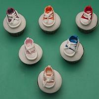 Little "converse" style cupcakes