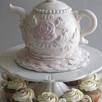Tea pot cake with tiramisu teacups cupcakes!