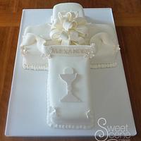 Cross First Communion Cake - cake by Sweet Scene Cakes - CakesDecor