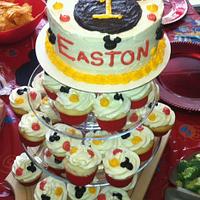 Mickey Mouse smash cake and cupcakes
