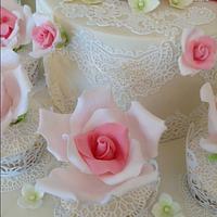 Roses and lace cake