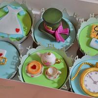 Alice in Wonderland cupcakes. - Decorated Cake by - CakesDecor
