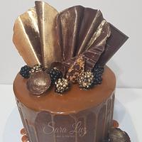 Chocolate and SaltedCaramel Drip Cake 