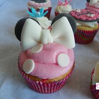 Bellas Minnie Mouse cupcakes