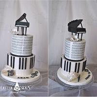 Music & piano cake