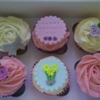 mothers day cupcakes.