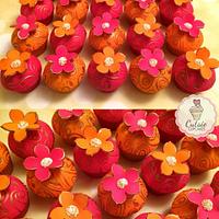 Pink & Orange Mendhi Cupcakes!