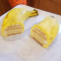 Banana or cake?
