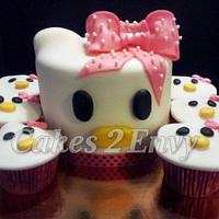 Hello Kitty Cake & Cupcakes