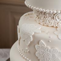 Elegant ivory wedding cake
